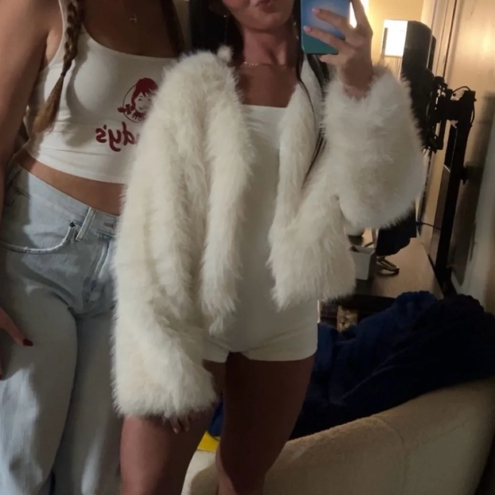 women’s fur jacket - Picture 4 of 4